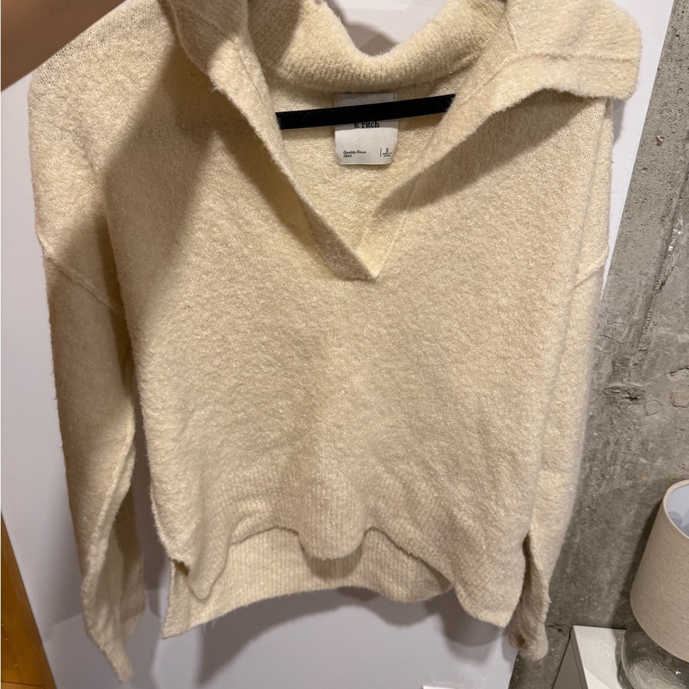 Abercrombie & Fitch Cream V-Neck Sweater